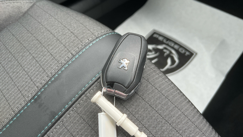 Peugeot 2008 1.2 PureTech 130 Allure Premium+ 5dr Petrol Estate